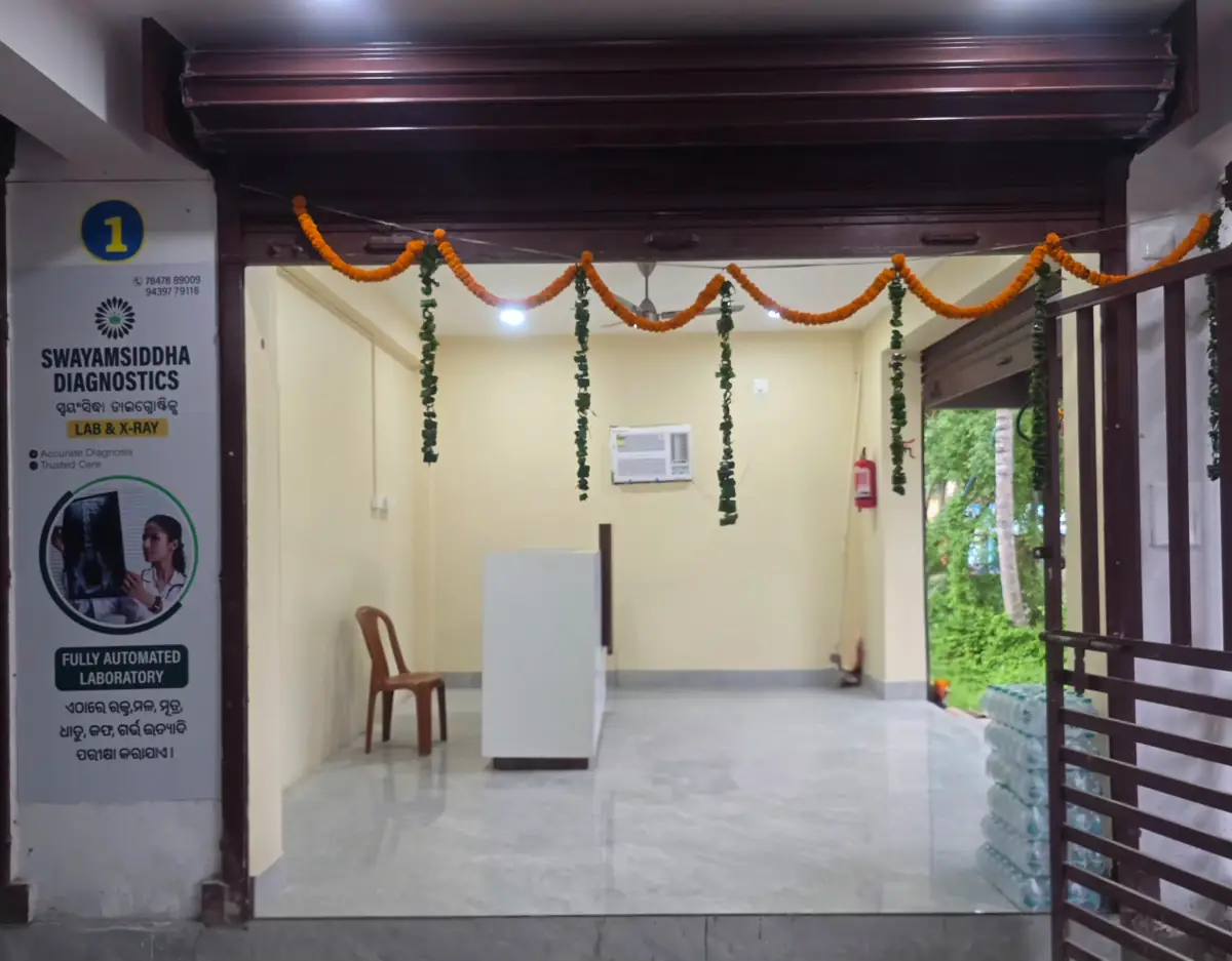 The entrance and waiting area, with the reception counter and seating